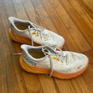 Hoka Arahi 6 - Womens size 8B